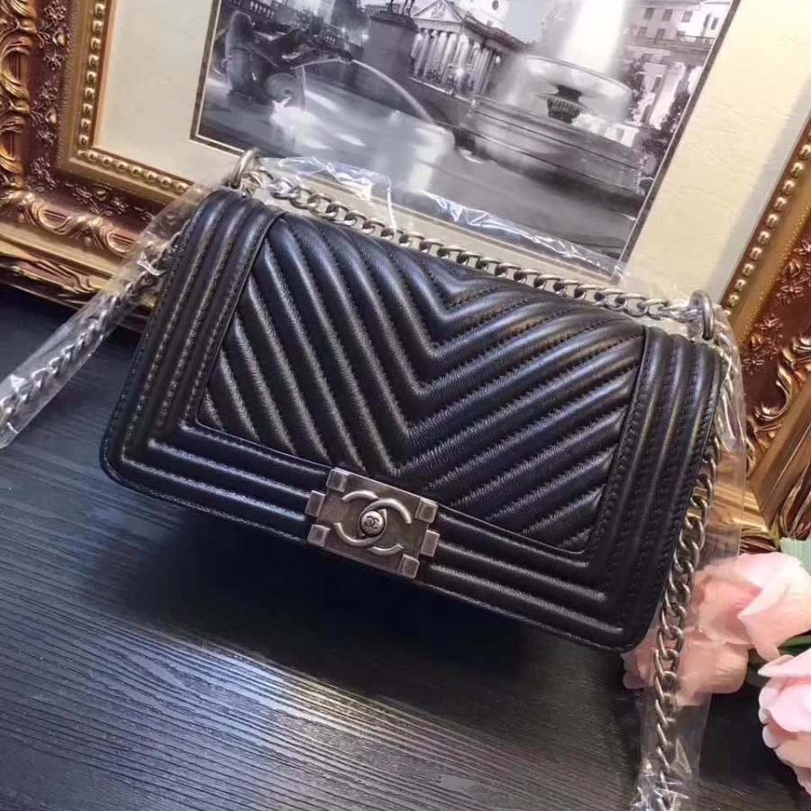 Chanel Boy Chanel Handbag in Chevron Quilted Calfskin Leather-Black