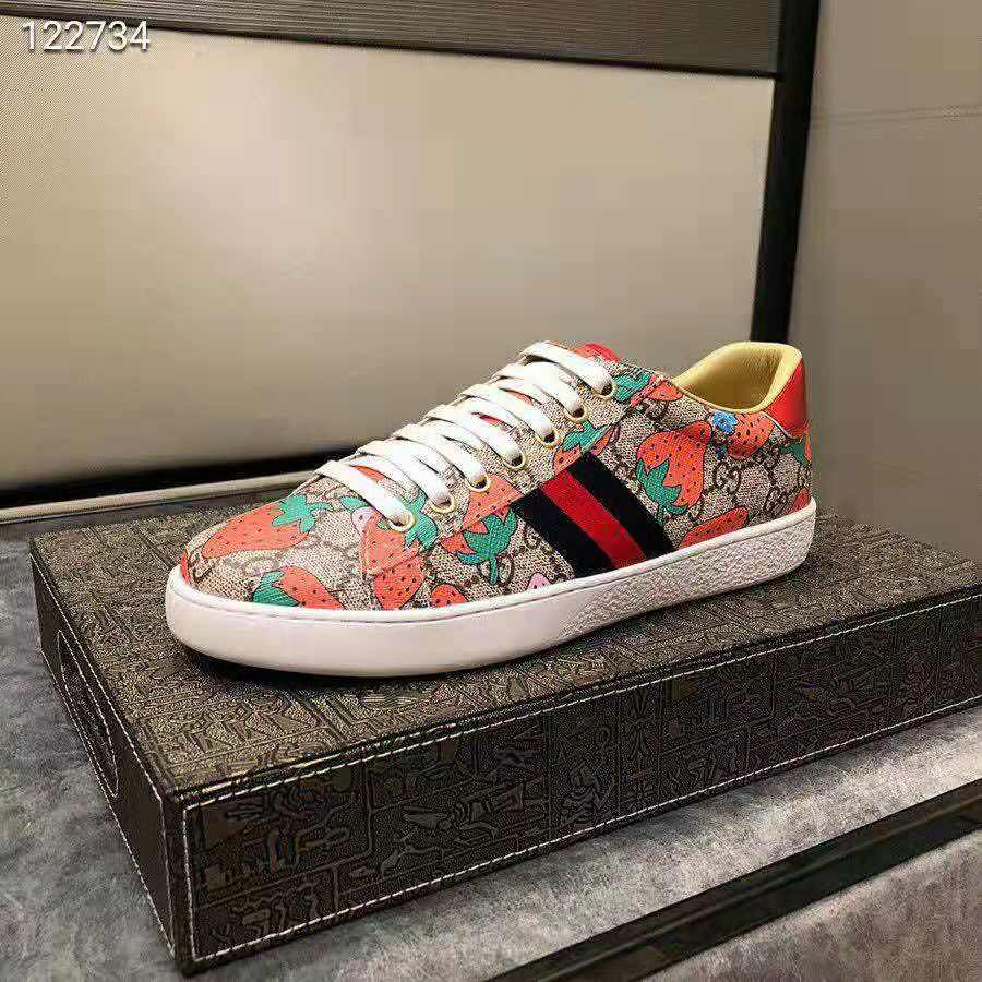 Gucci Women’s Ace GG Gucci Strawberry Sneaker in GG Supreme Canvas in 2cm Height-Brown