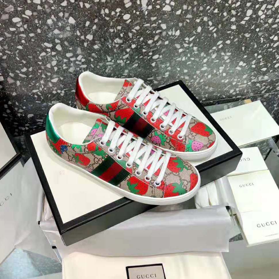 Gucci Women’s Ace GG Gucci Strawberry Sneaker in GG Supreme Canvas in 2cm Height-Brown