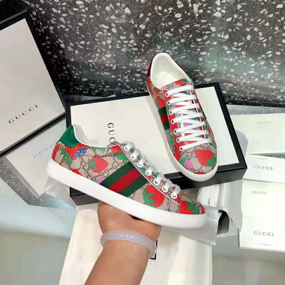 Gucci Women’s Ace GG Gucci Strawberry Sneaker in GG Supreme Canvas in 2cm Height-Brown