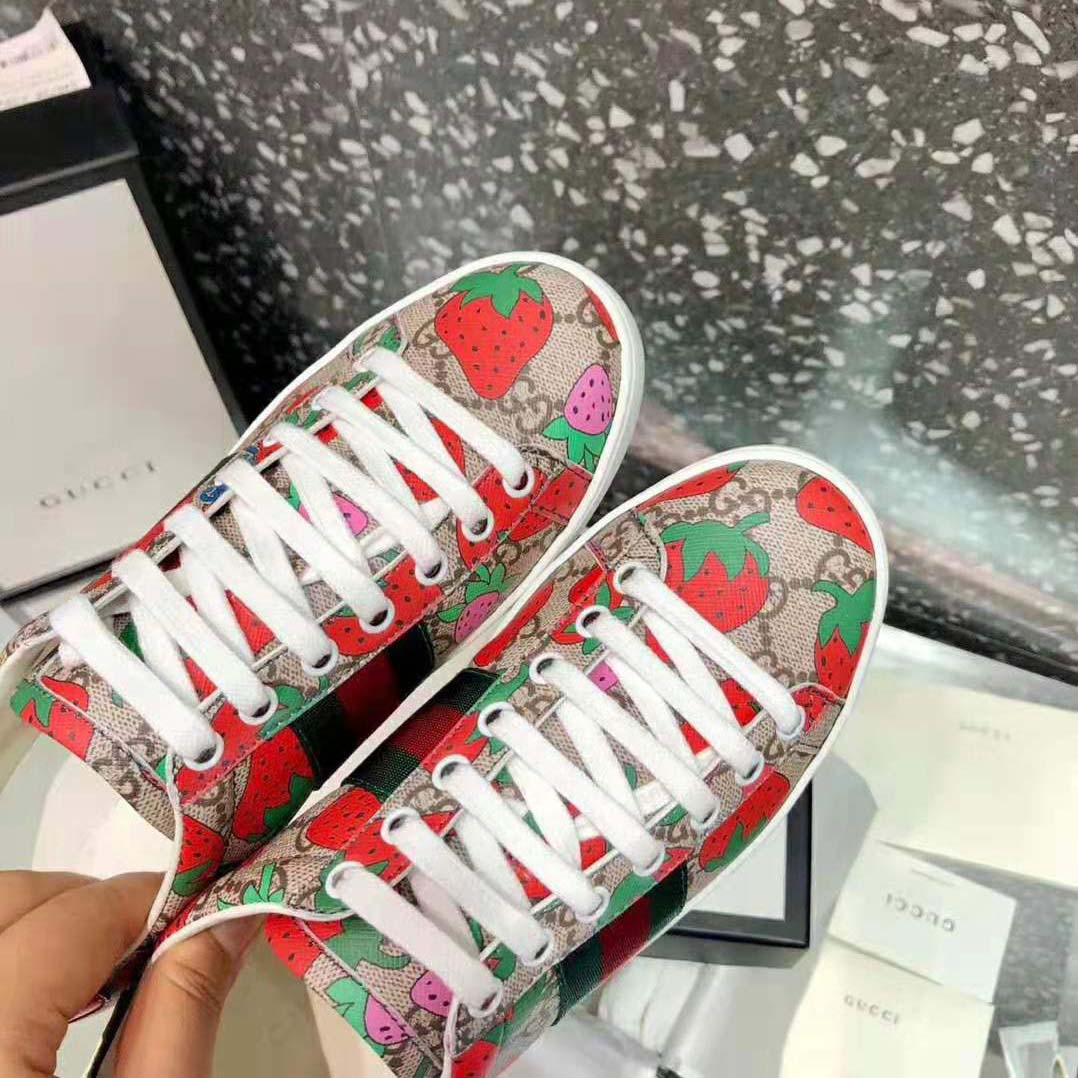 Gucci Women’s Ace GG Gucci Strawberry Sneaker in GG Supreme Canvas in 2cm Height-Brown