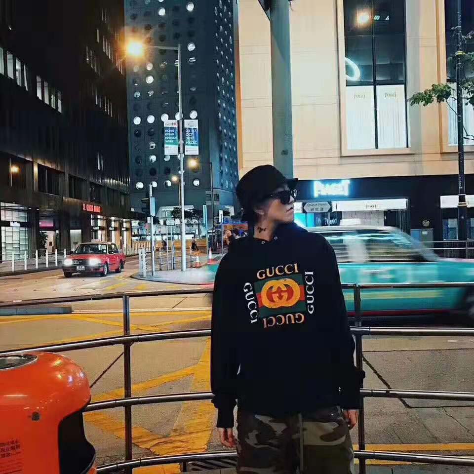 Gucci Men Oversize Sweatshirt with Gucci Logo in 100% Cotton-Black