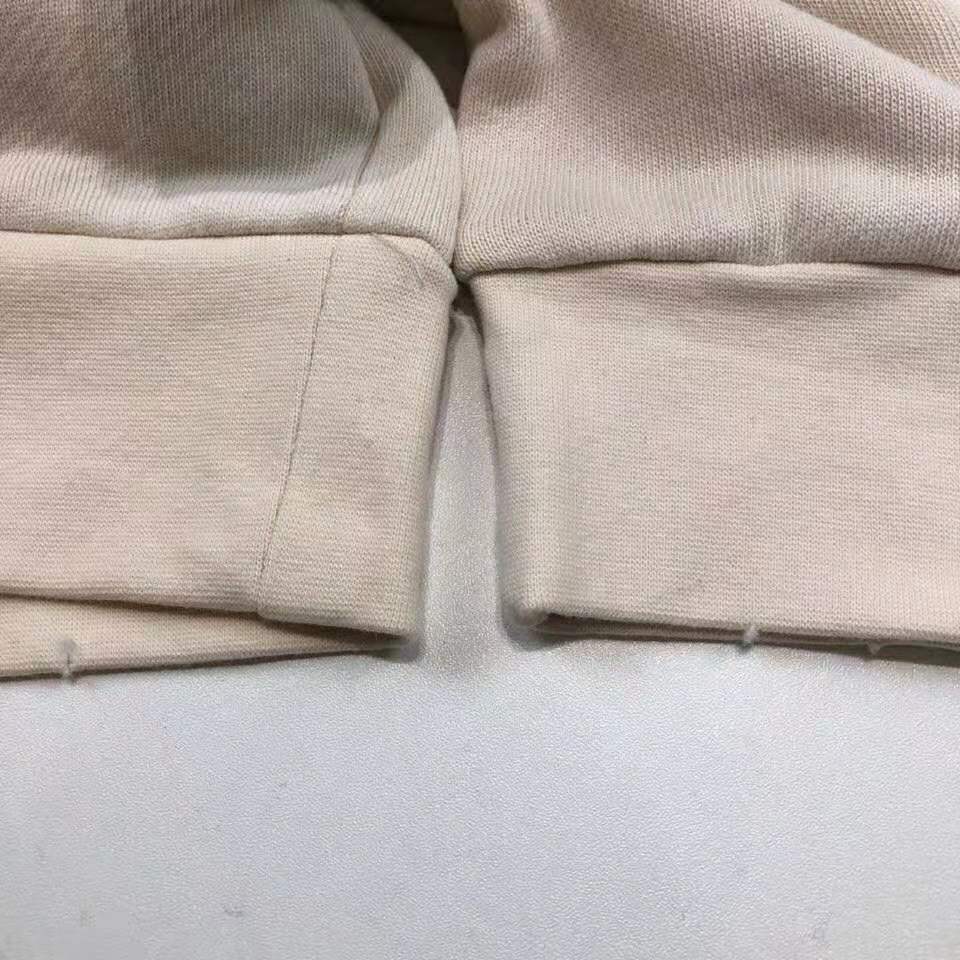 Gucci Men Oversize Sweatshirt with Gucci Logo in 100% Cotton-White