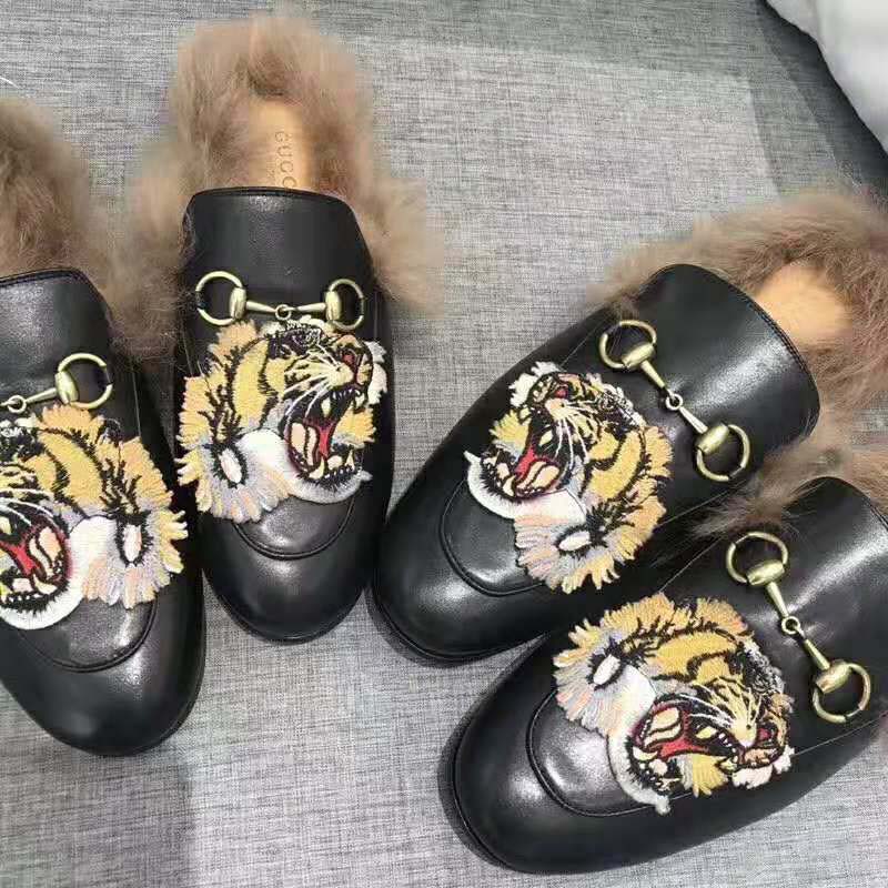 Gucci Unisex Princetown Slipper with Tiger in Lamb Wool-Black