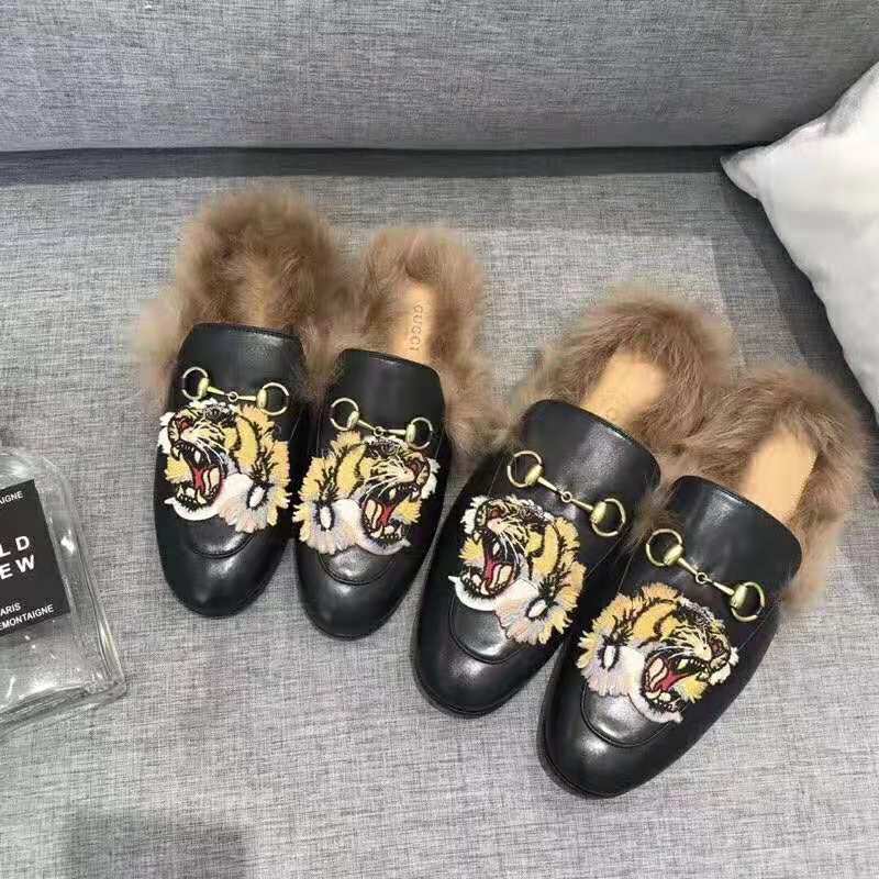 Gucci Unisex Princetown Slipper with Tiger in Lamb Wool-Black