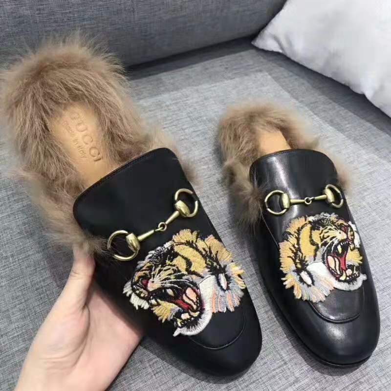 Gucci Unisex Princetown Slipper with Tiger in Lamb Wool-Black