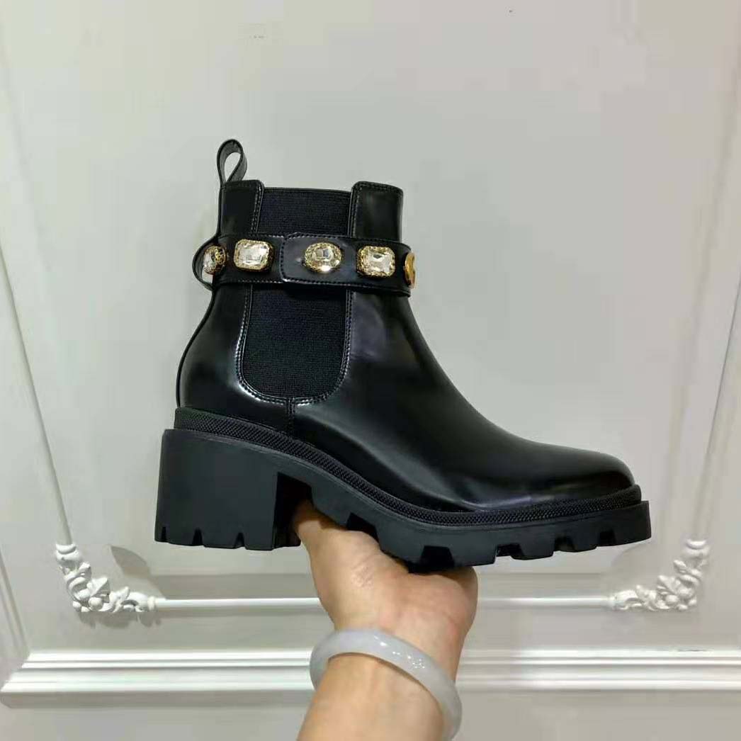 Gucci Women Gucci Leather Ankle Boot with Belt in Black Leather 6 cm Heel