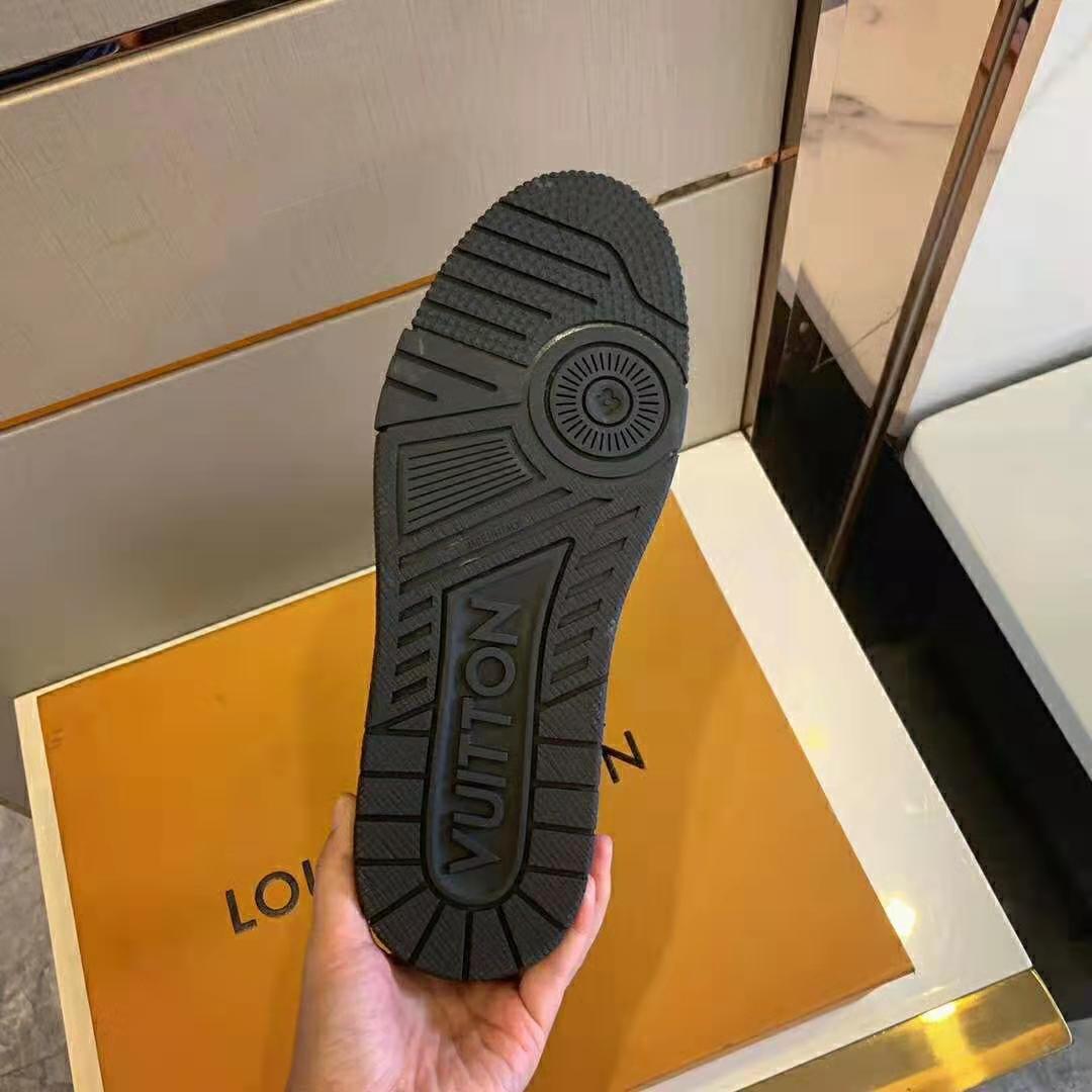 Louis Vuitton LV Men LV Trainer Sneaker-Exclusively Online in Alligator-Embossed Calf Leather-Black