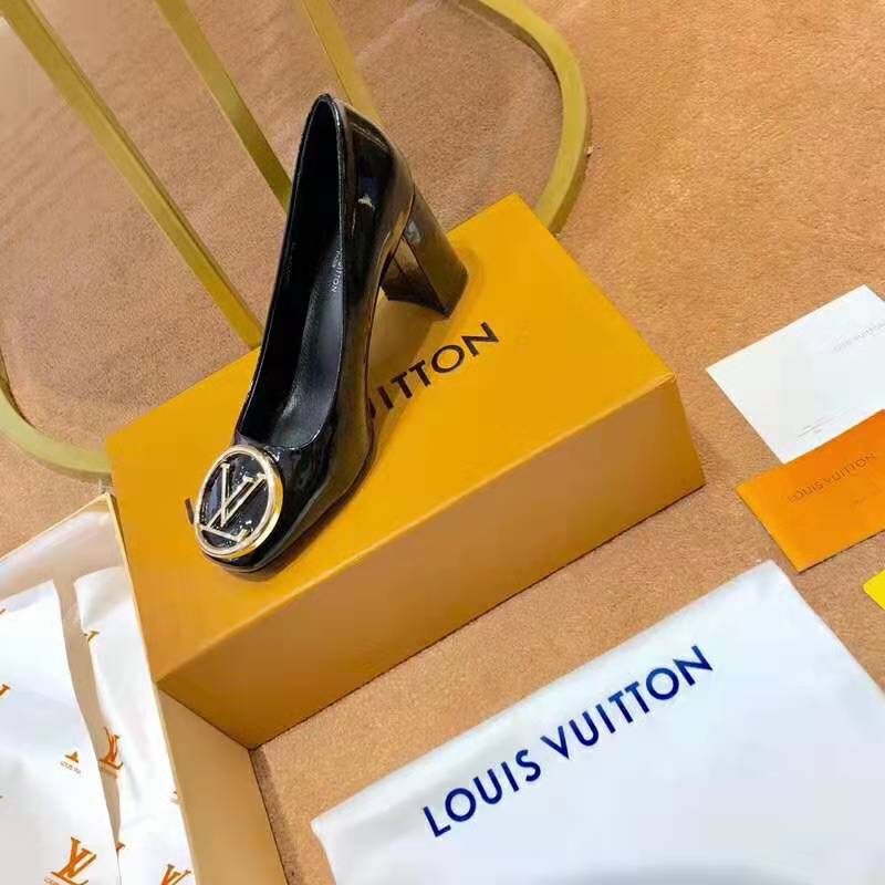Louis Vuitton LV Women Madeleine Pump in Smooth Calf Leather with Versize LV Circle Signature-Black