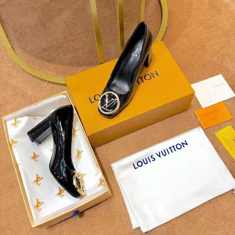 Louis Vuitton LV Women Madeleine Pump in Smooth Calf Leather with Versize LV Circle Signature-Black