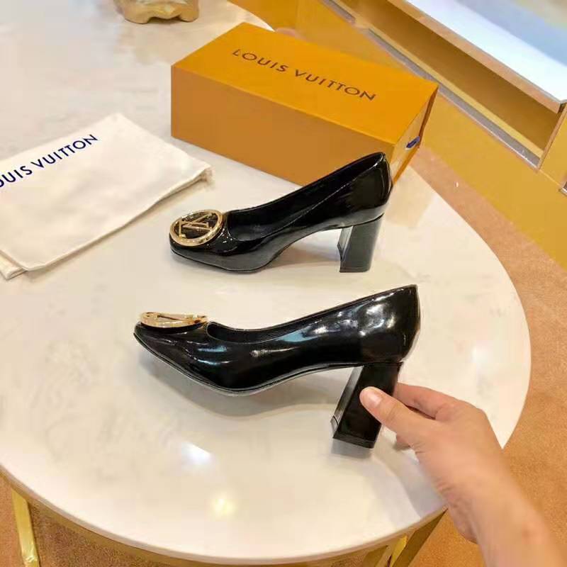 Louis Vuitton LV Women Madeleine Pump in Smooth Calf Leather with Versize LV Circle Signature-Black