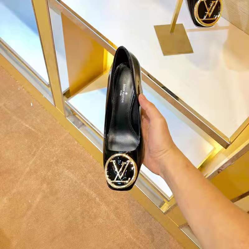 Louis Vuitton LV Women Madeleine Pump in Smooth Calf Leather with Versize LV Circle Signature-Black