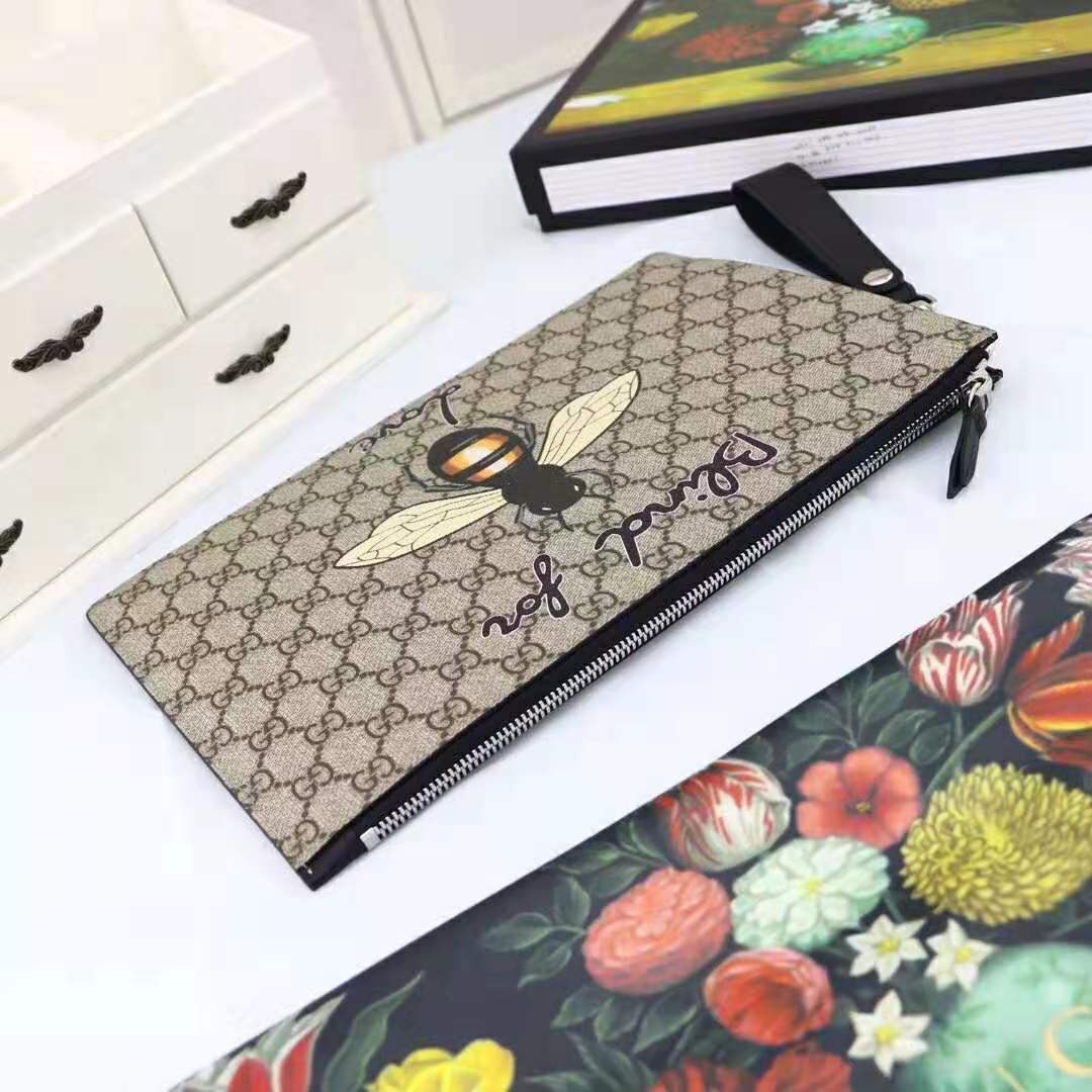 Gucci GG Men Gucci Bestiary Pouch with Bee in Beige/Ebony Soft GG Supreme with Bee