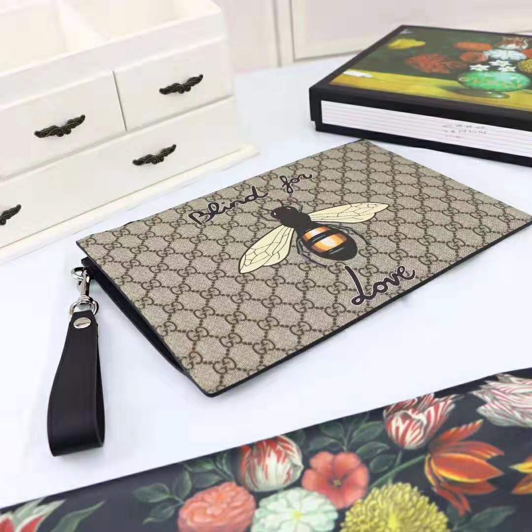 Gucci GG Men Gucci Bestiary Pouch with Bee in Beige/Ebony Soft GG Supreme with Bee