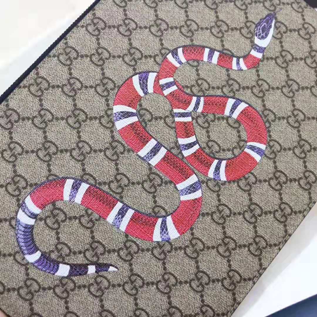 Gucci GG Men Gucci Bestiary Pouch with Kingsnake in Beige/Ebony GG Supreme Canvas