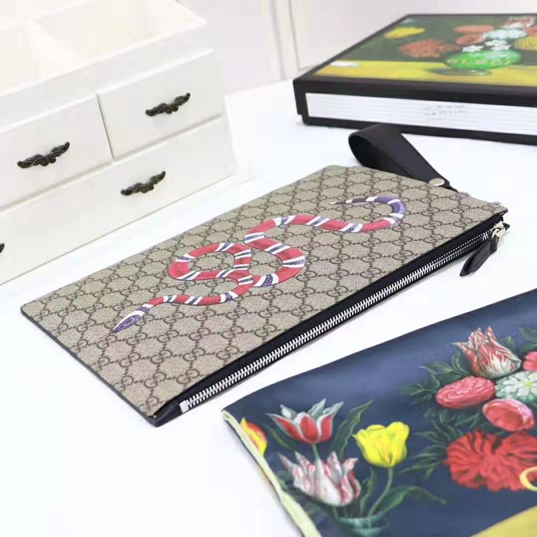Gucci GG Men Gucci Bestiary Pouch with Kingsnake in Beige/Ebony GG Supreme Canvas