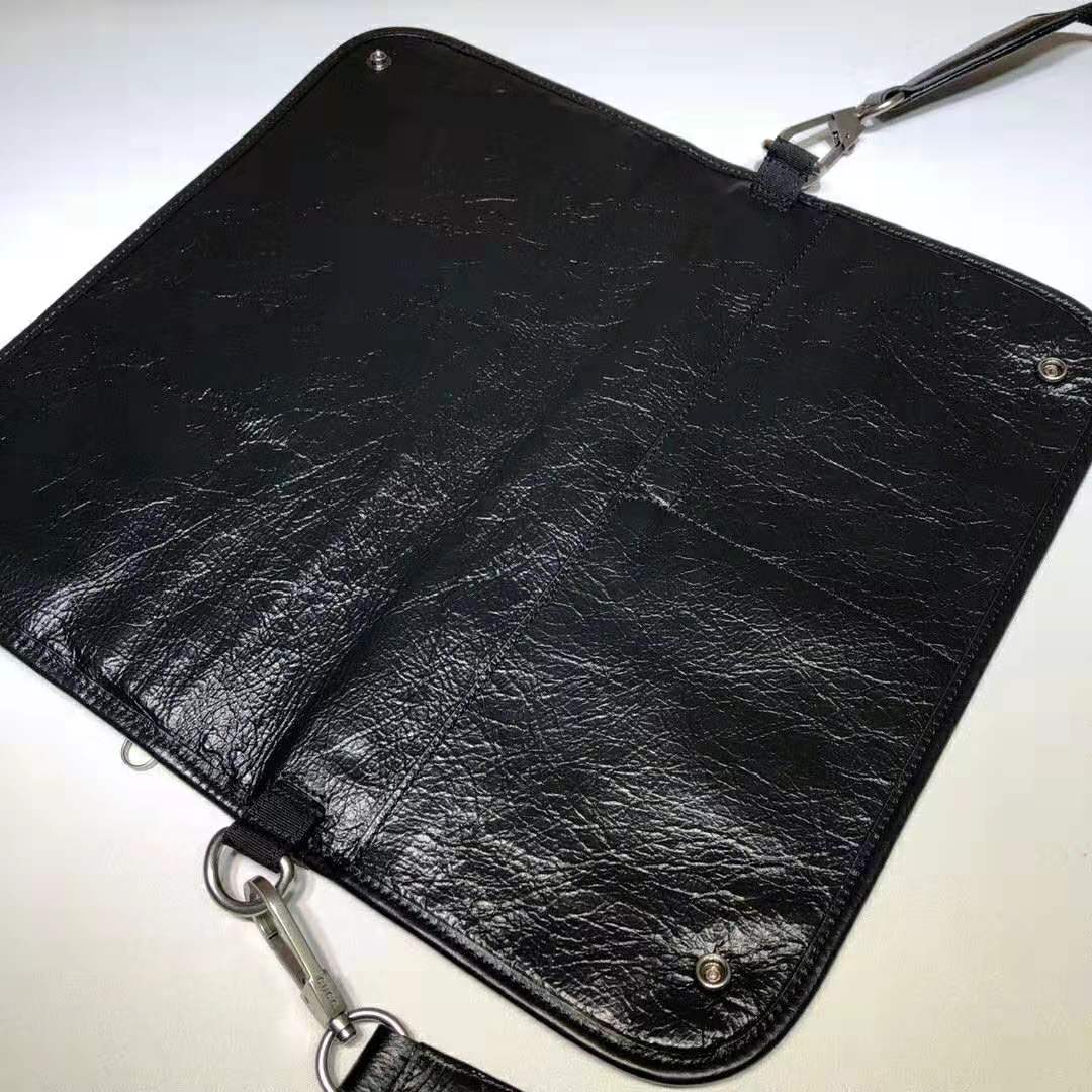 Gucci GG Men Medium Soft Leather Messenger Bag in Soft Black Leather