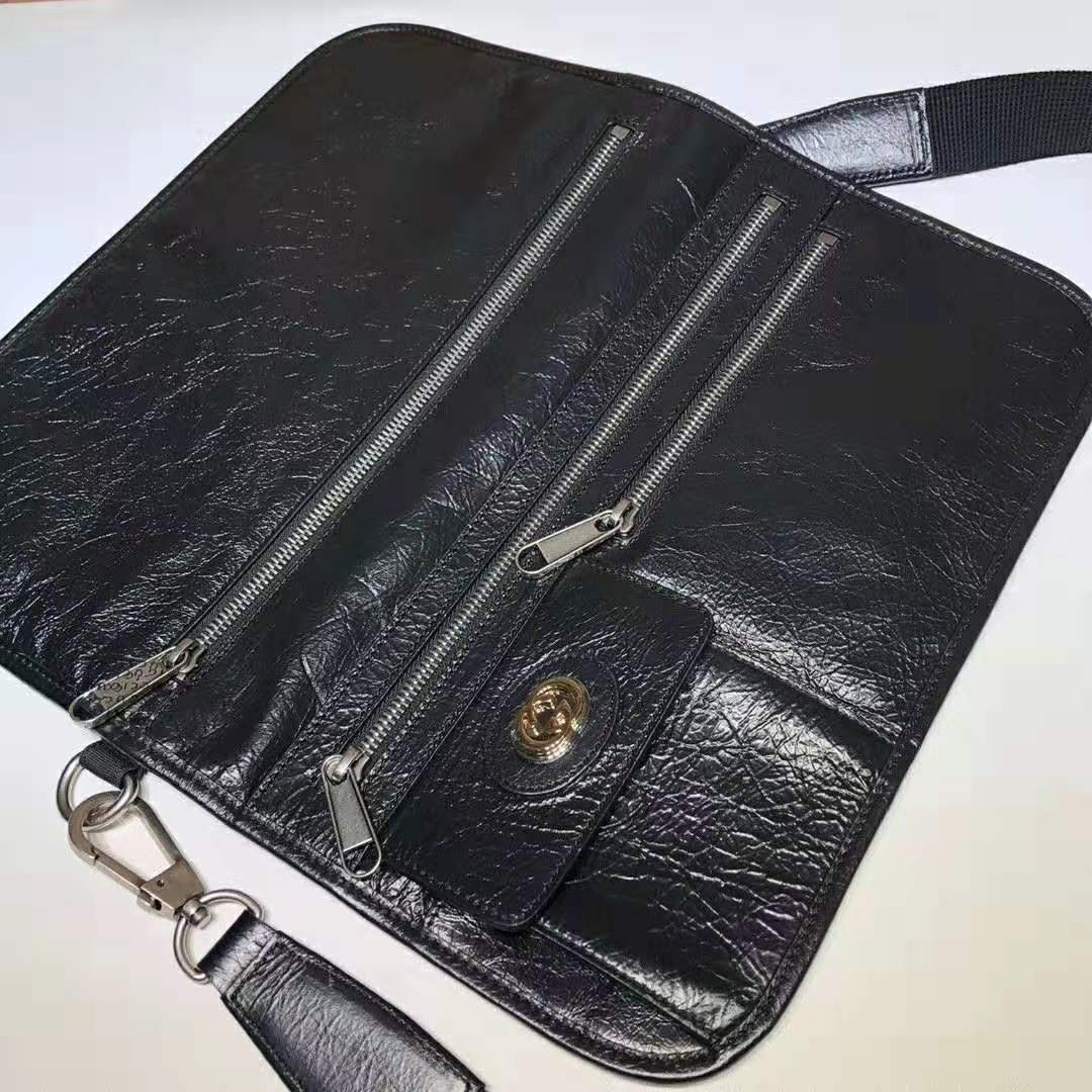 Gucci GG Men Medium Soft Leather Messenger Bag in Soft Black Leather