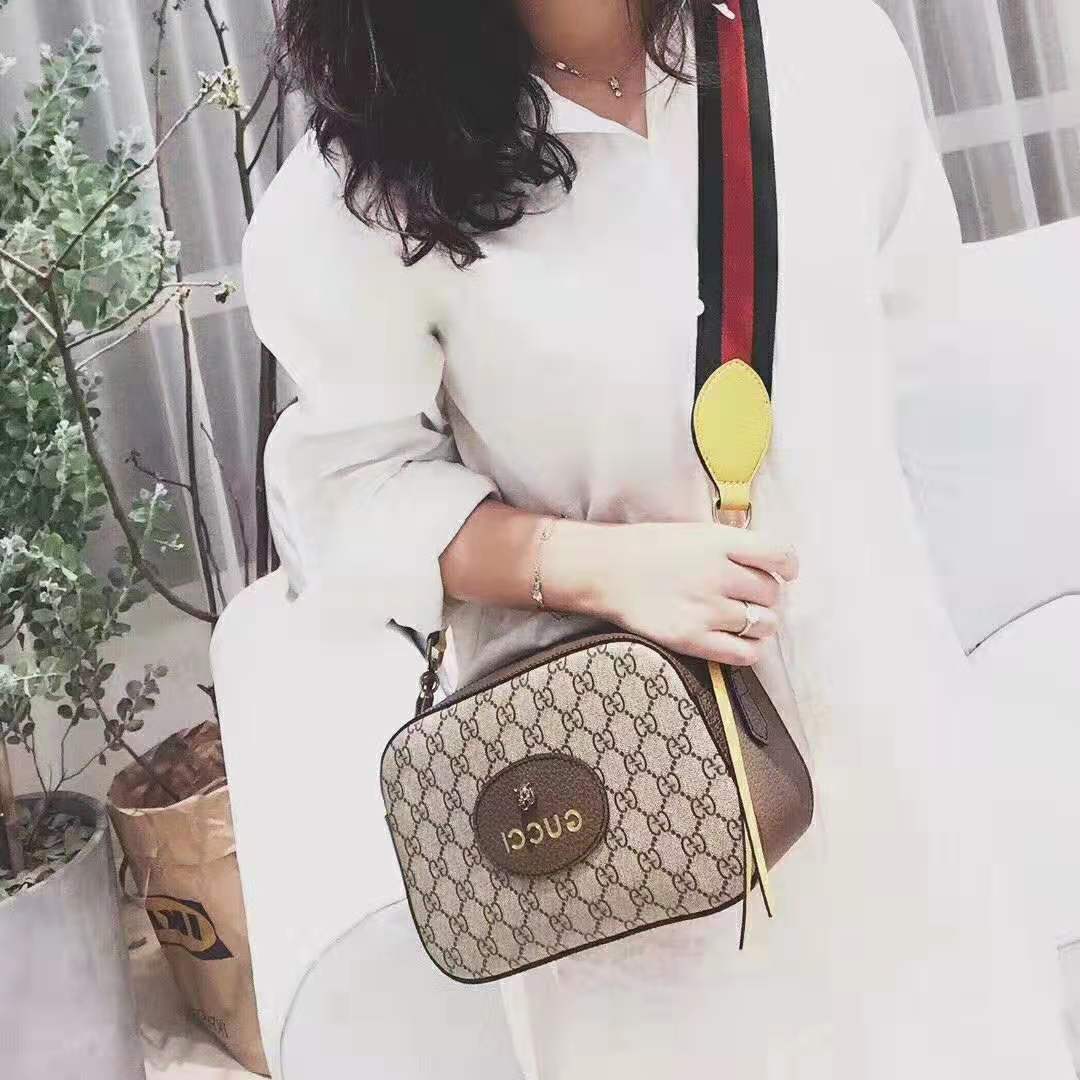 Gucci GG Women GG Supreme Messenger Bag in Beige/Ebony GG Supreme Canvas
