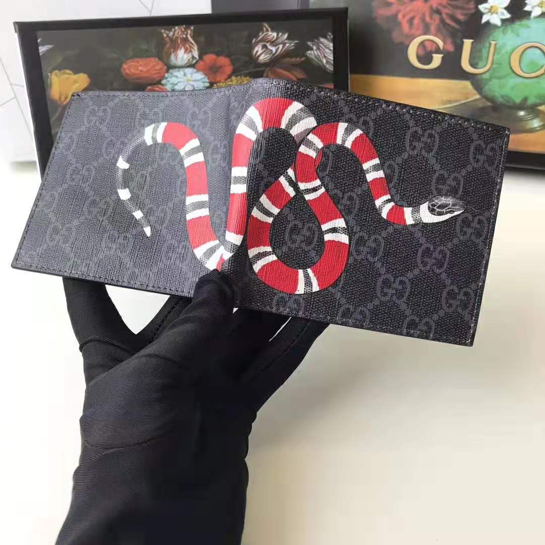 Gucci GG Men Kingsnake Print GG Supreme Wallet in Black/Grey GG Supreme Canvas