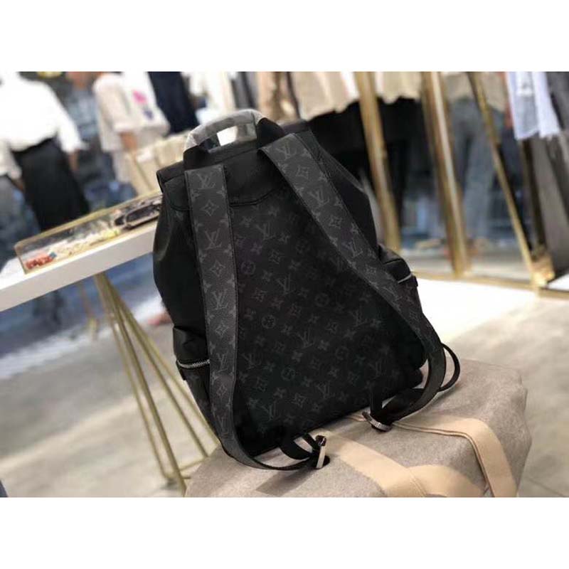 Louis Vuitton LV Unisex Outdoor Backpack Taiga Cowhide Leather-Black