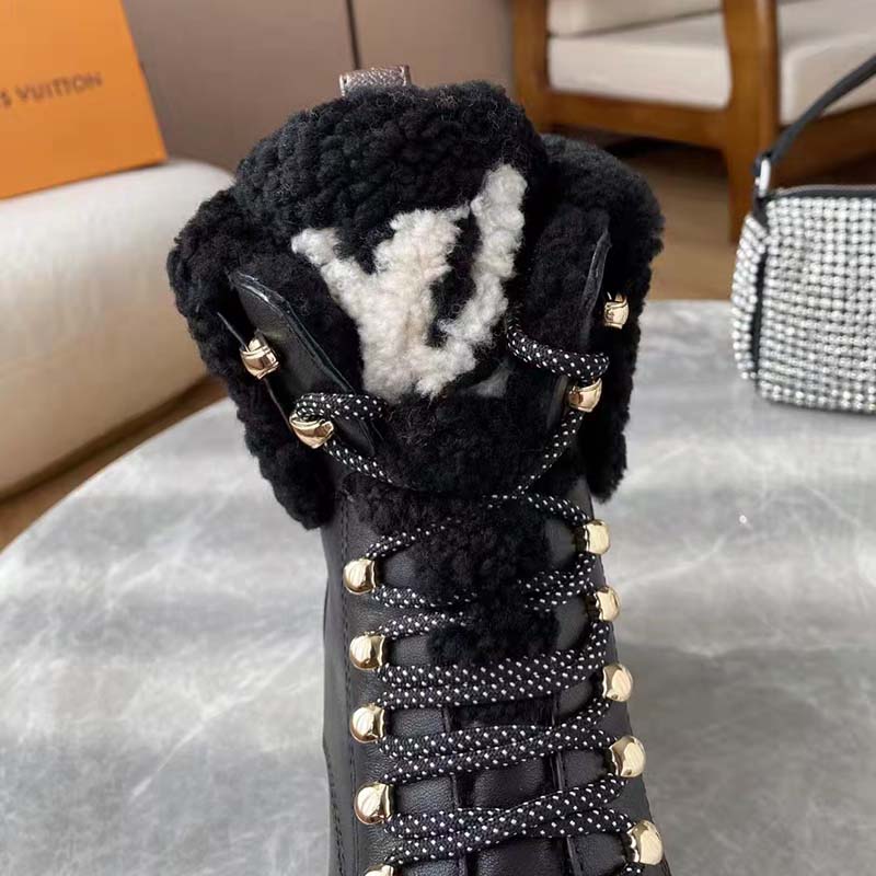 Louis Vuitton Unisex Territory Flat Ranger Black Calf Leather Shearling Initials Monogram Flower