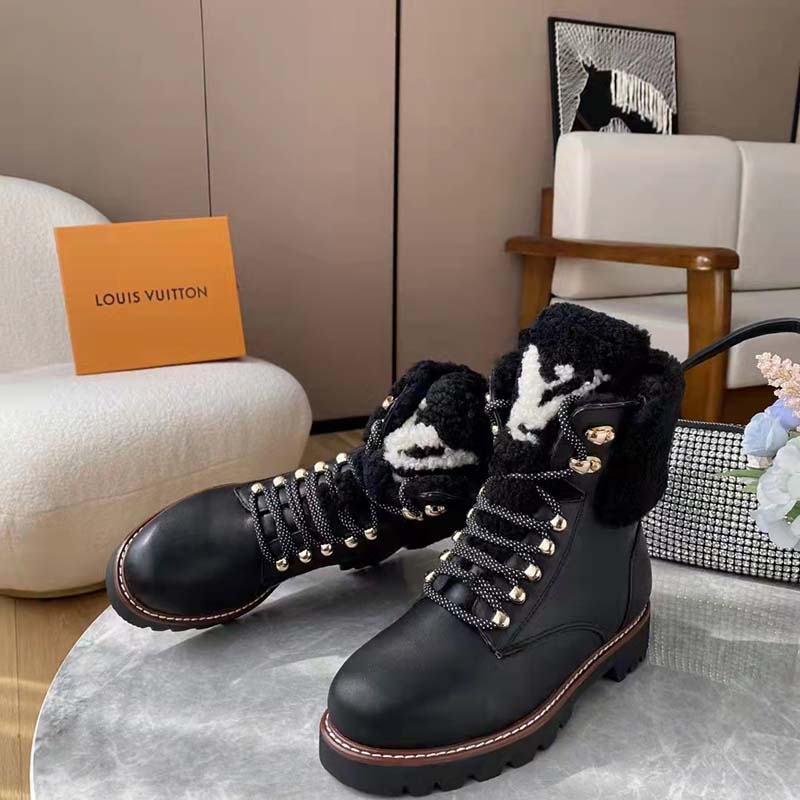Louis Vuitton Unisex Territory Flat Ranger Black Calf Leather Shearling Initials Monogram Flower
