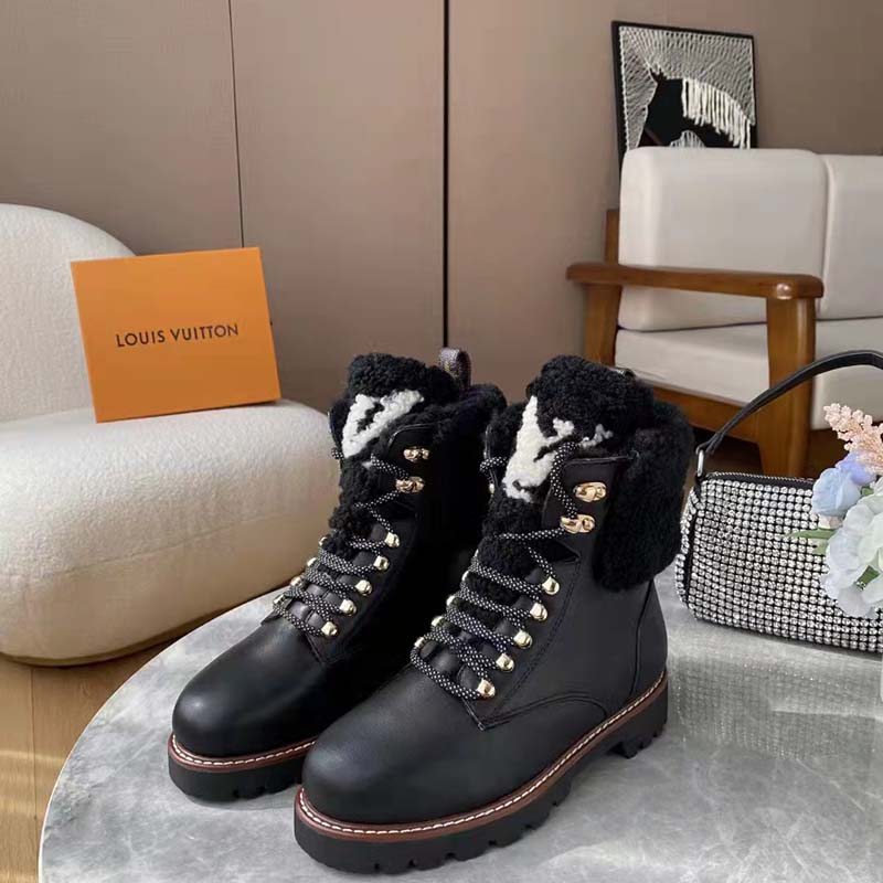 Louis Vuitton Unisex Territory Flat Ranger Black Calf Leather Shearling Initials Monogram Flower