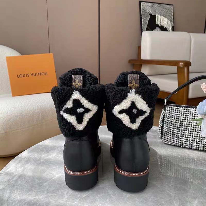 Louis Vuitton Unisex Territory Flat Ranger Black Calf Leather Shearling Initials Monogram Flower