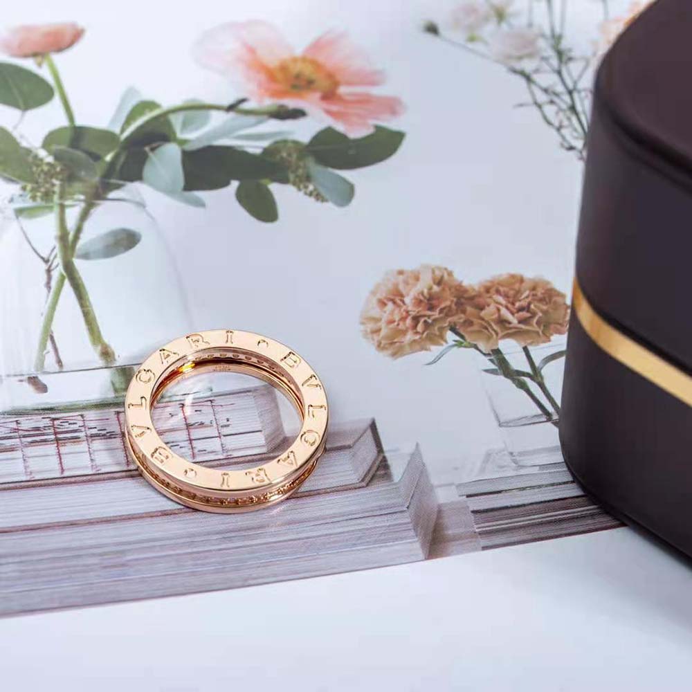 Bvlgari Women B.zero1 One-Band Ring in 18 KT Rose Gold Set with Pave Diamonds on the Spiral