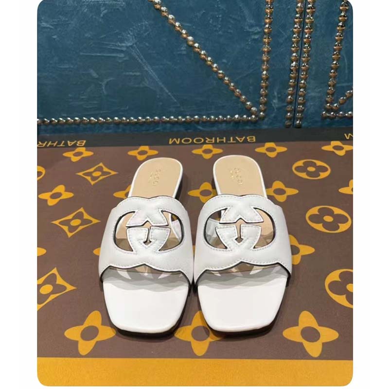 Gucci Unisex Interlocking G Cut-Out Slide Sandals White Leather Flat 1 cm Heel