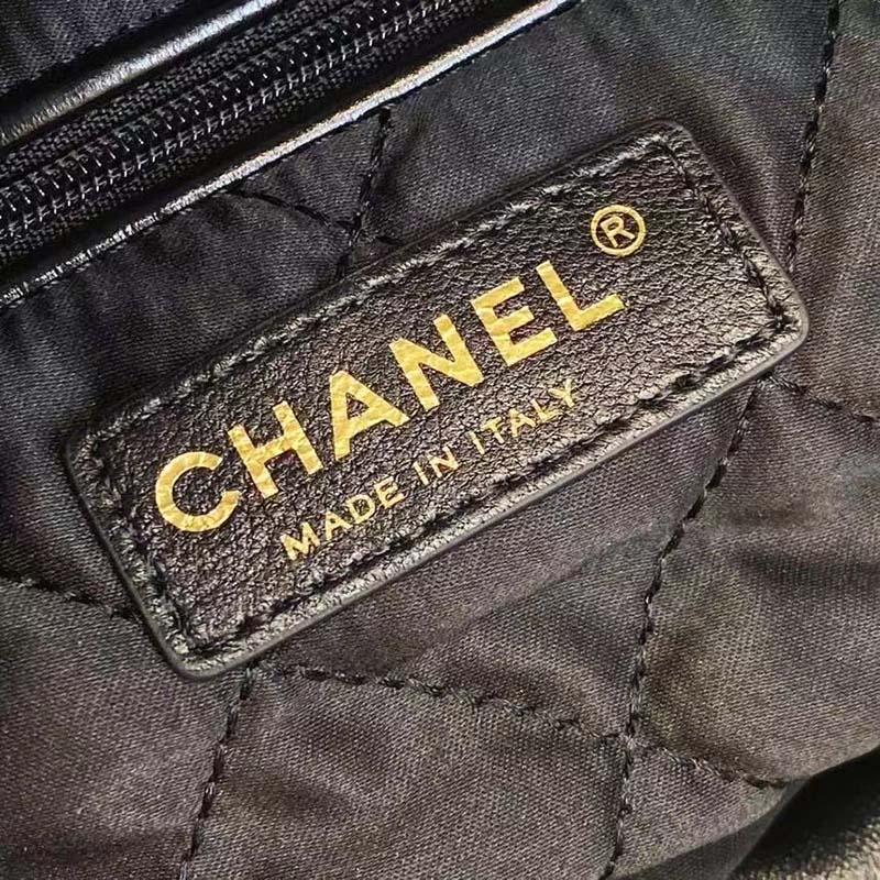 Chanel Women 22 Handbag Shiny Calfskin Gold-Tone Metal Black