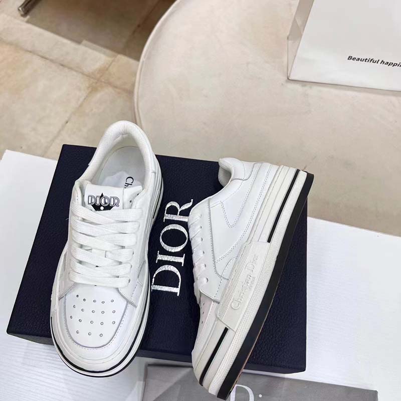 Dior Unisex CD D-Freeway Sneaker Vibe White Calfskin Leather Two Tone Rubber Sole Star