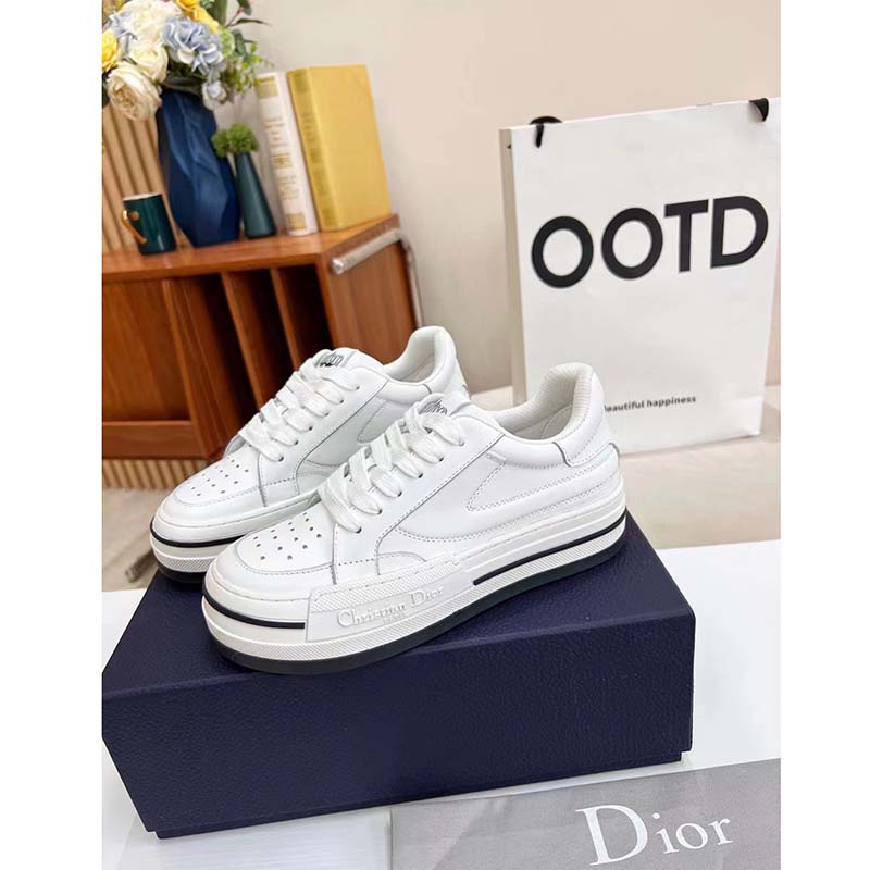 Dior Unisex CD D-Freeway Sneaker Vibe White Calfskin Leather Two Tone Rubber Sole Star