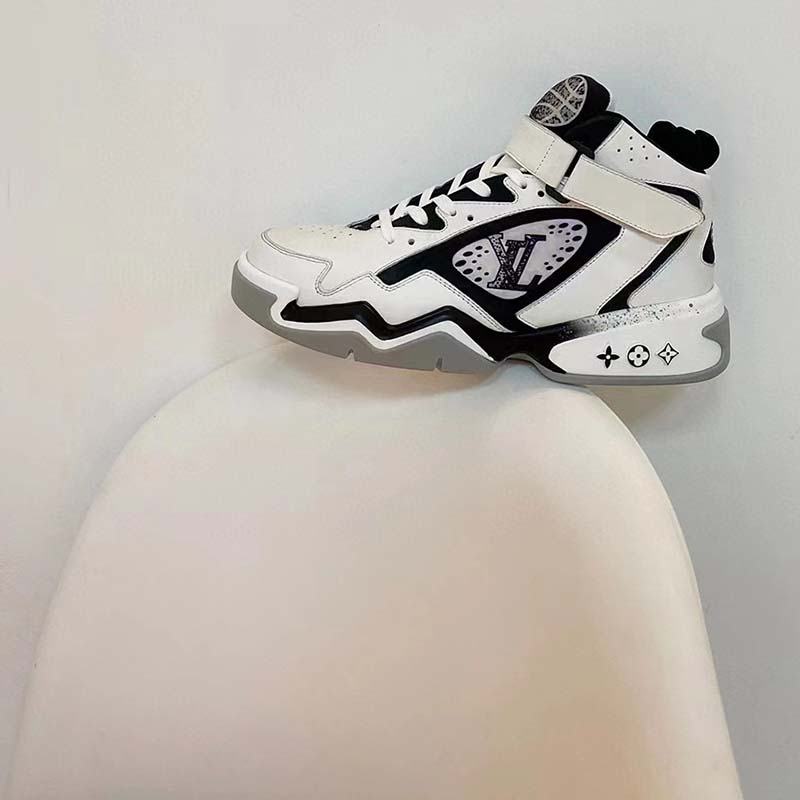 Louis Vuitton LV Unisex Trainer 2 Sneaker White Calf Leather Rubber Outsole
