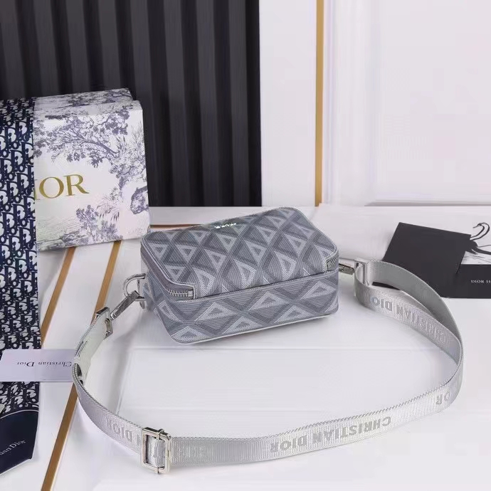 Dior Unisex CD Messenger Pouch Dior Gray CD Diamond Canvas