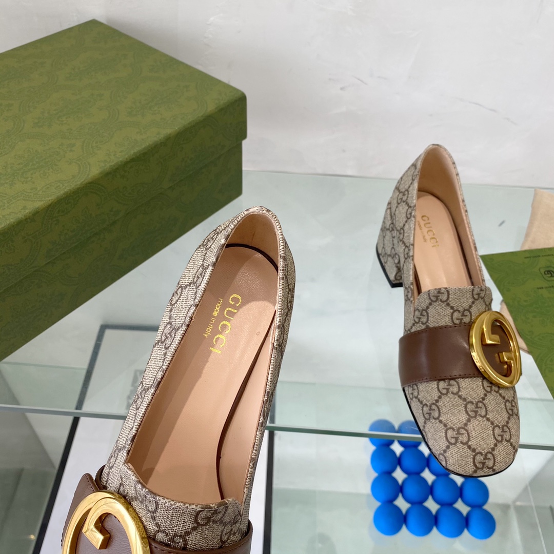 Gucci Women Blondie Pump Beige Ebony GG Supreme Canvas Round Interlocking G