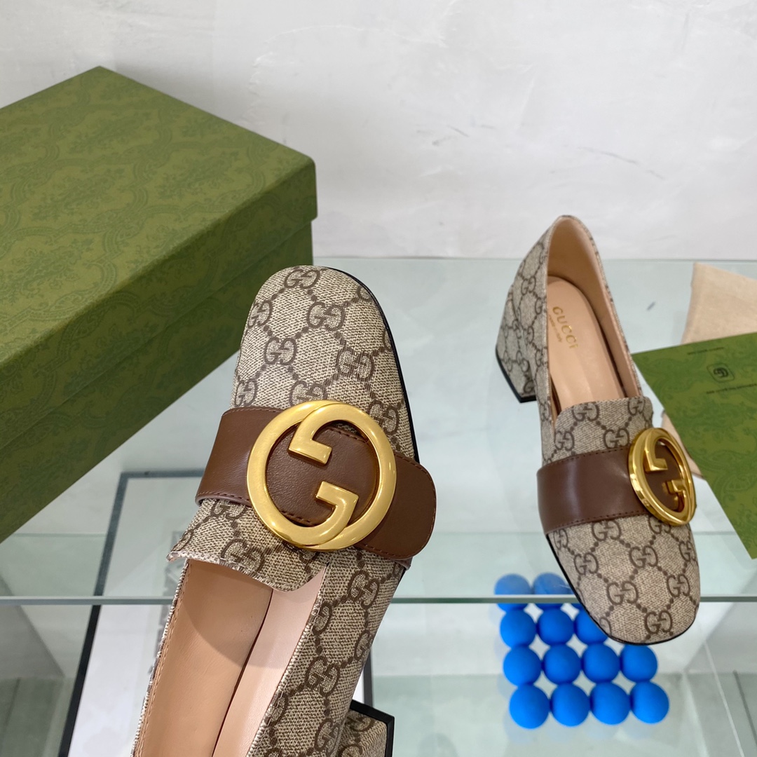 Gucci Women Blondie Pump Beige Ebony GG Supreme Canvas Round Interlocking G