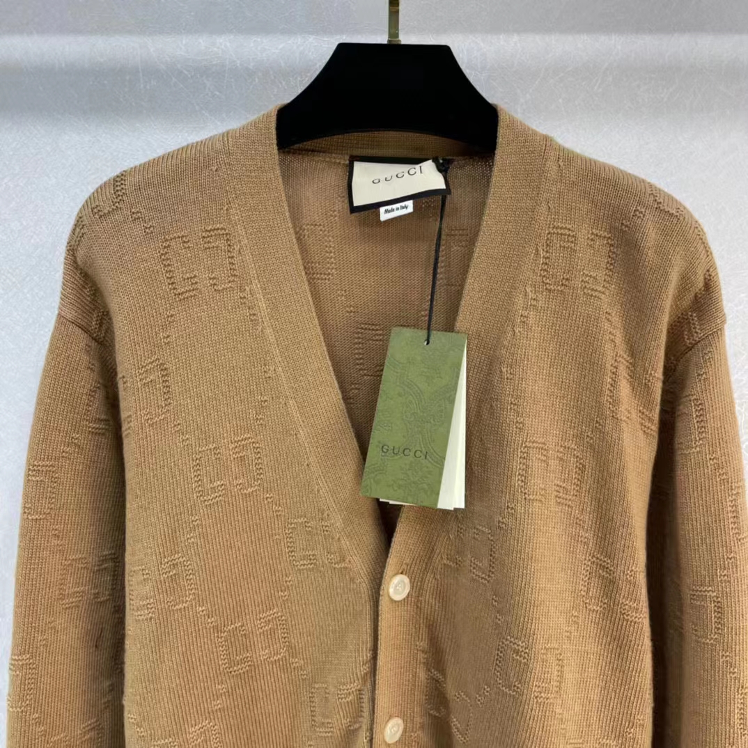 Gucci Men GG Wool Cardigan Beige V-Neck Collar Two Front Pockets