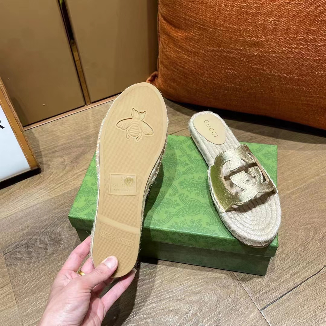Gucci Unisex Interlocking G Cut-Out Slide Sandals Metallic Gold Leather Flat 2 cm Heel