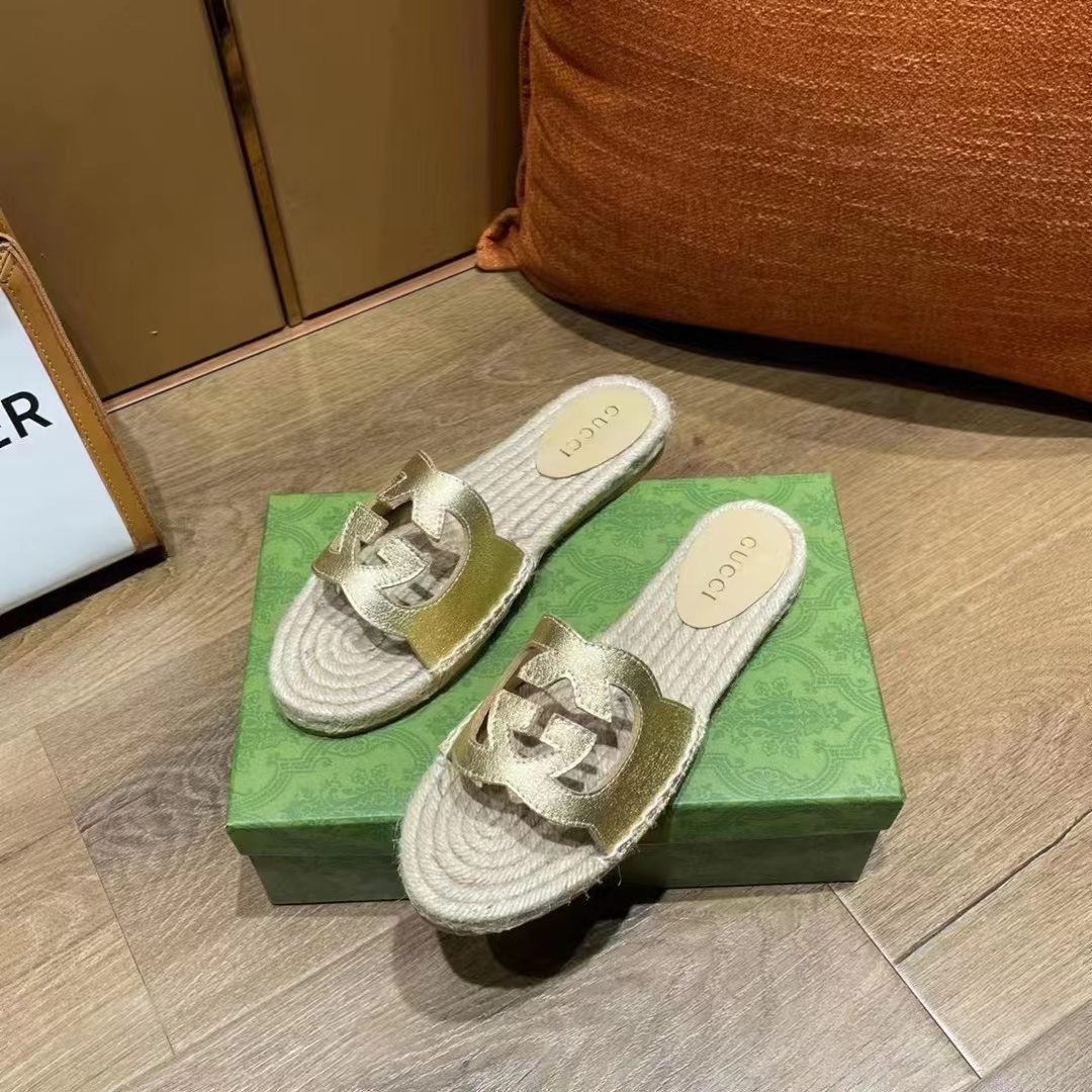 Gucci Unisex Interlocking G Cut-Out Slide Sandals Metallic Gold Leather Flat 2 cm Heel
