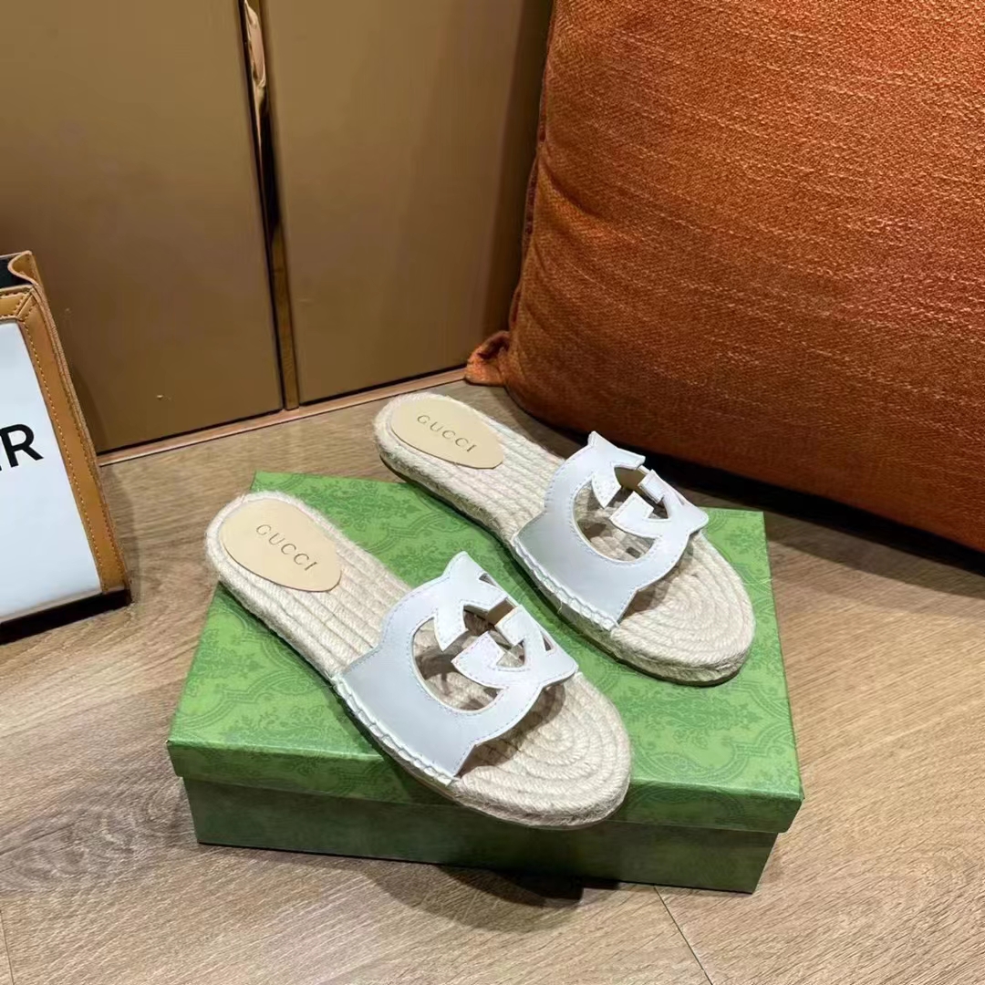Gucci Unisex Interlocking G Cut-Out Slide Sandals White Leather Flat 2 cm Heel