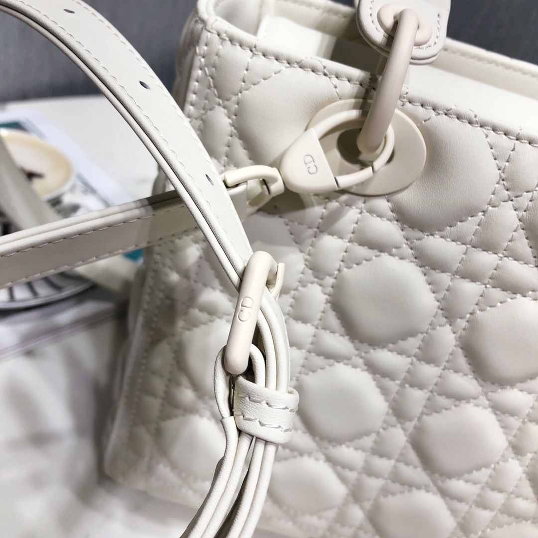 Dior Women CD Medium Lady Dior Bag Latte Cannage Lambskin
