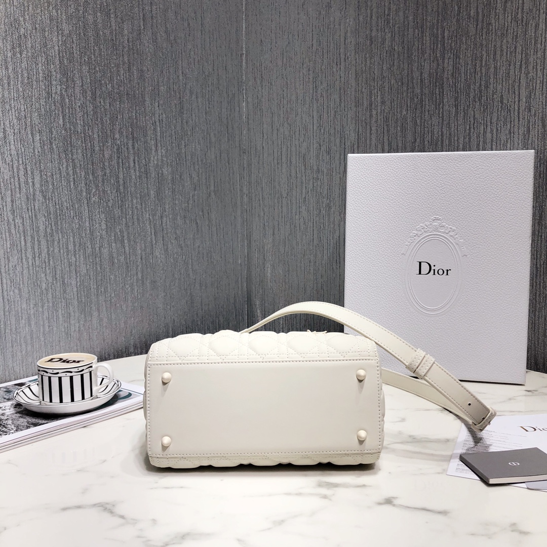 Dior Women CD Medium Lady Dior Bag Latte Cannage Lambskin