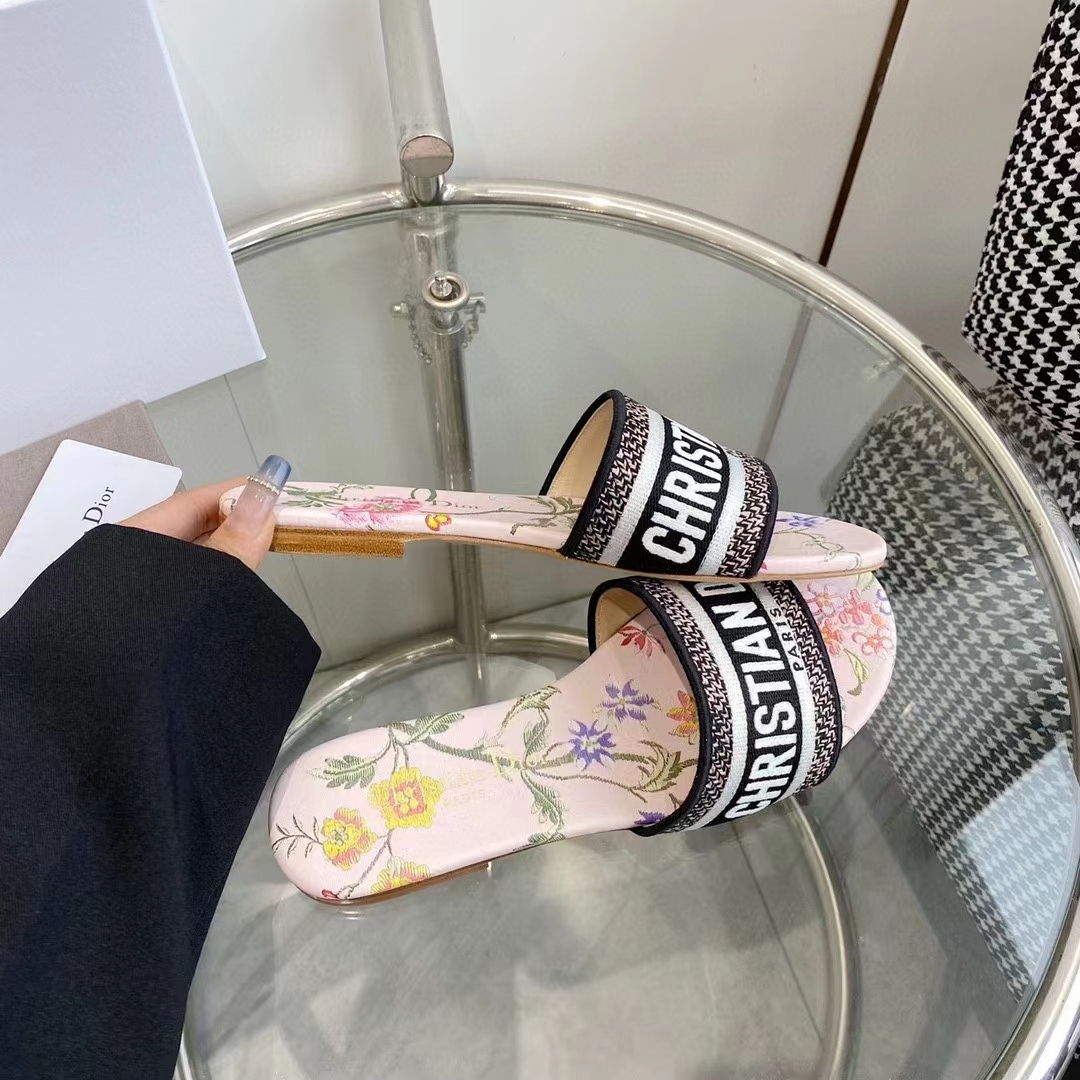 Dior Women CD Dway Slide Powder Pink Multicolor Embroidered Cotton Petites Fleurs