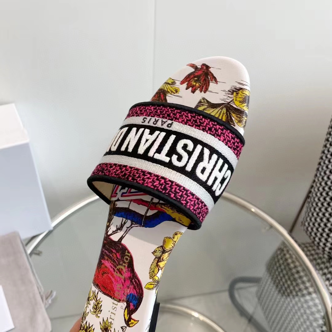 Dior Unisex CD Dway Slide Embroidered Cotton White Multicolor Indian Animals Tiger