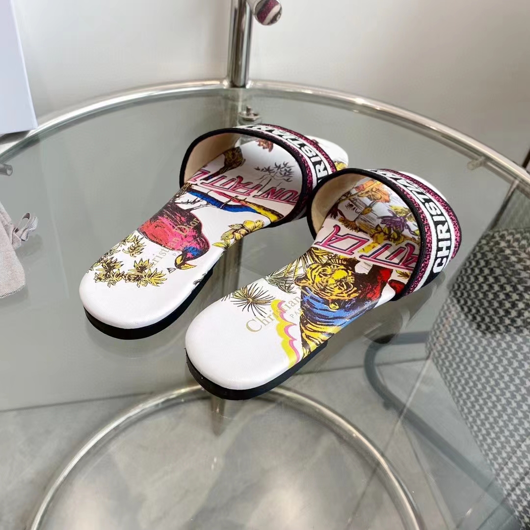 Dior Unisex CD Dway Slide Embroidered Cotton White Multicolor Indian Animals Tiger