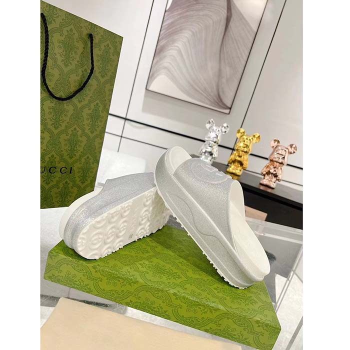 Gucci Unisex GG Interlocking G Slide Sandal Metallic Silver Rubber Low 4.3 CM Heel