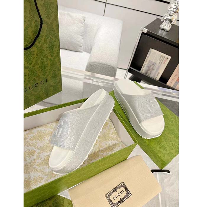 Gucci Unisex GG Interlocking G Slide Sandal Metallic Silver Rubber Low 4.3 CM Heel