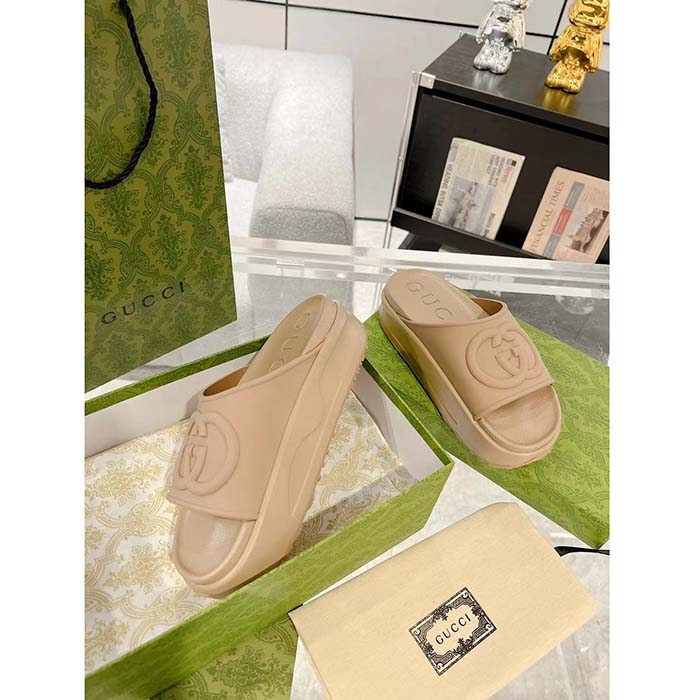 Gucci Unisex Interlocking G Slide Sandal Brown GG Rubber Low 4.3 CM Heel